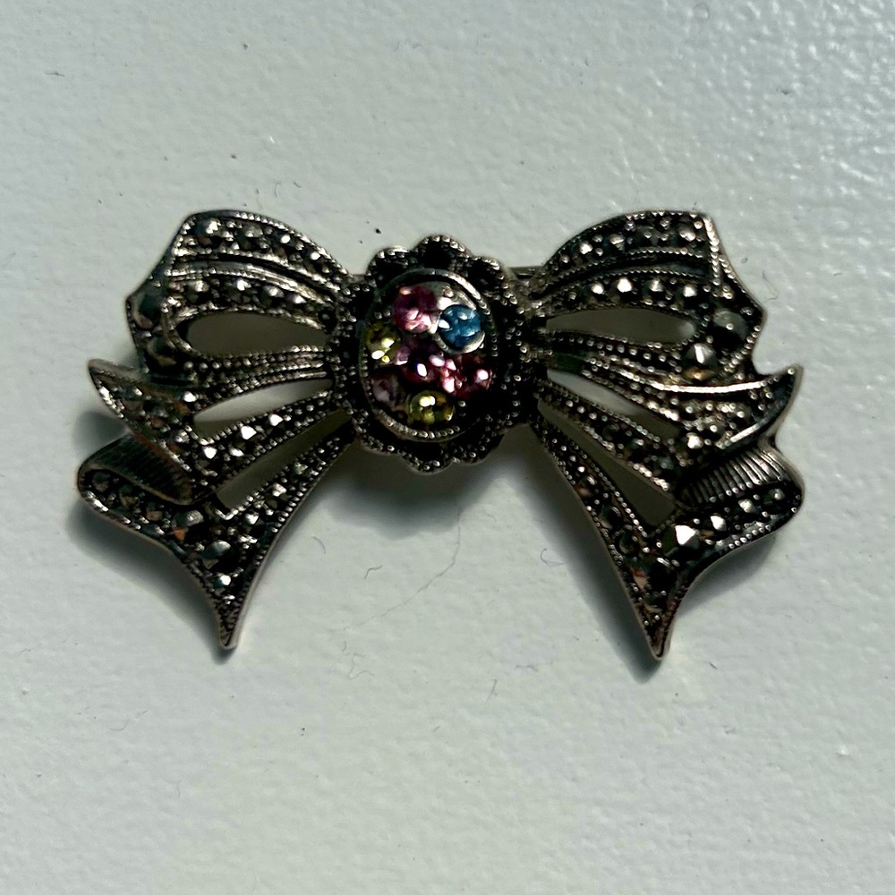 Vintage rhinestone bow silver color brooch pin